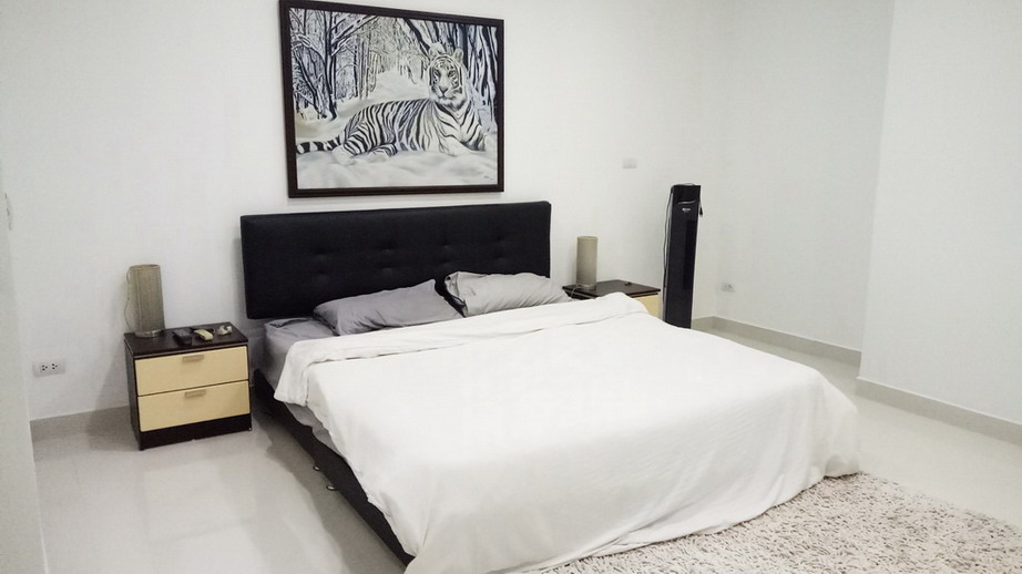 Sea View 2 Bedrooms Condo for Rent in Wongamat Beach