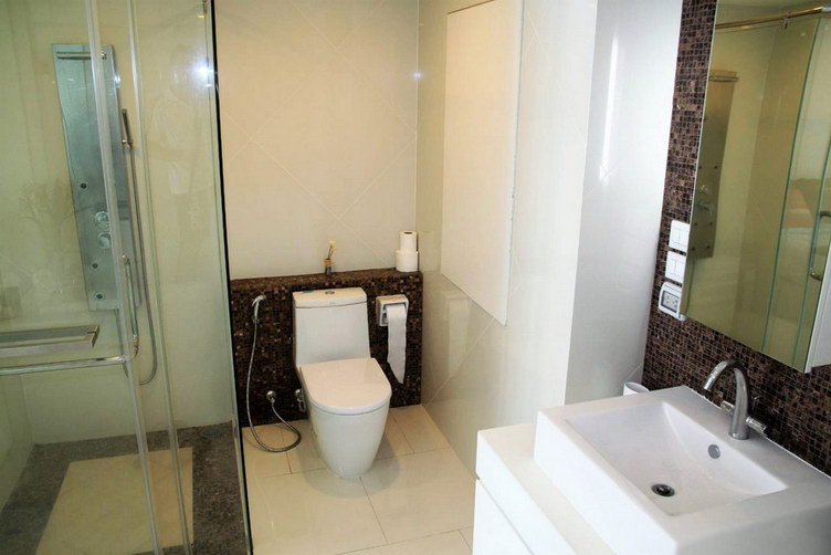 Beachfront Condo for Rent in Wong Amat Beach Pattaya