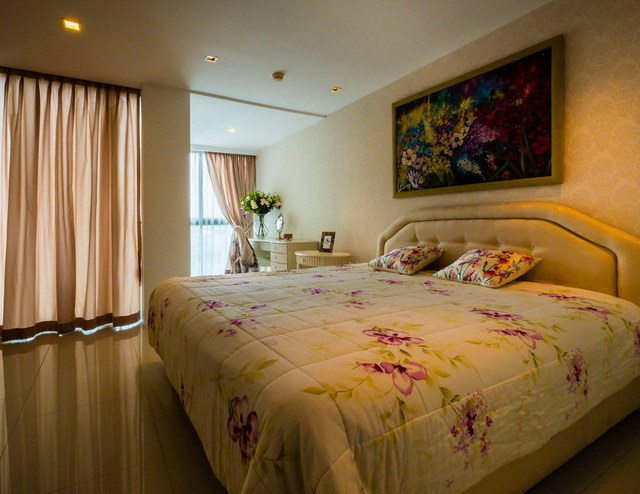 Duplex For Rent with Private Beach in Wong Amat Beach, Pattaya