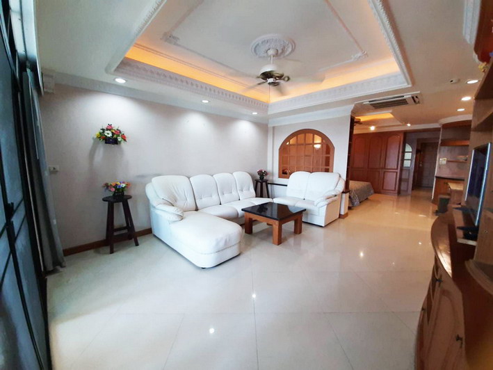 Large Condo For Sale and Rent Jomtien Beach Pattaya