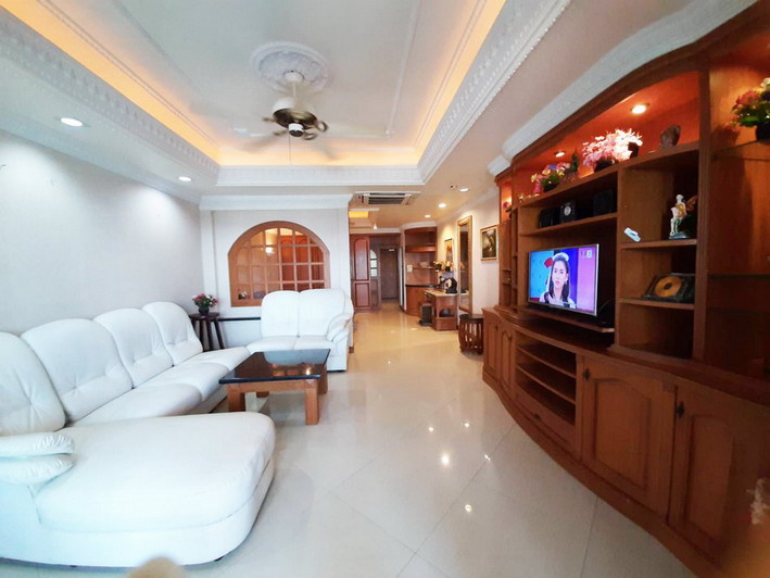 Large Condo For Sale and Rent Jomtien Beach Pattaya