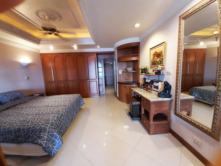 Large Condo For Sale and Rent Jomtien Beach Pattaya