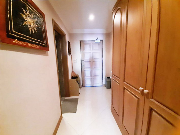 Large Condo For Sale and Rent Jomtien Beach Pattaya