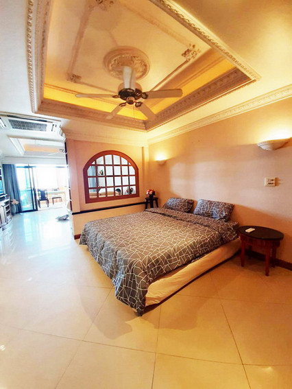 Large Condo For Sale and Rent Jomtien Beach Pattaya