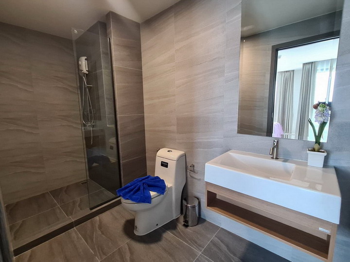 Deluxe 1 bedroom Top Floor Condo for Rent in Pattaya