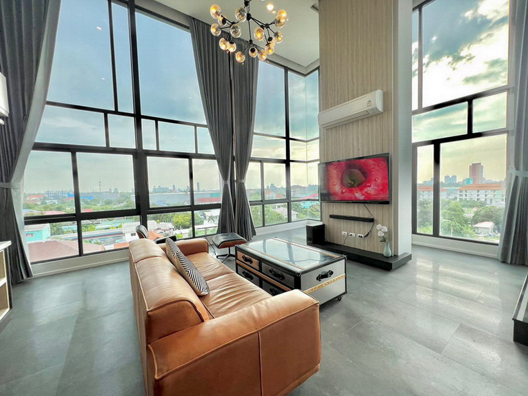 Fabulous Luxury Penthouse suite on The Top Floor For Rent