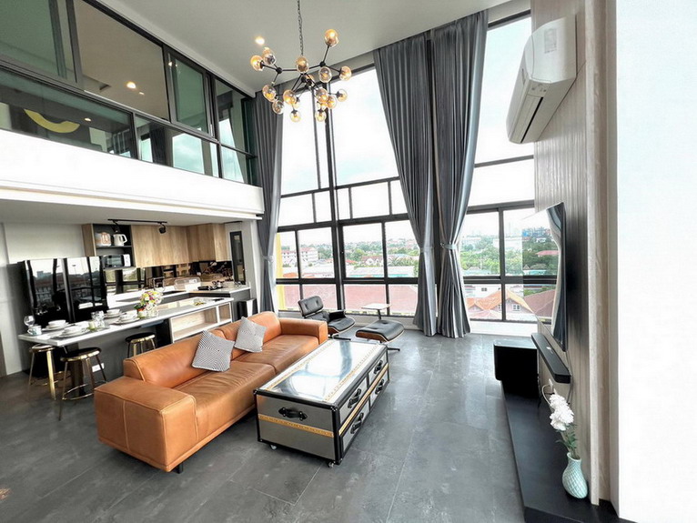 Fabulous Luxury Penthouse suite on The Top Floor For Rent