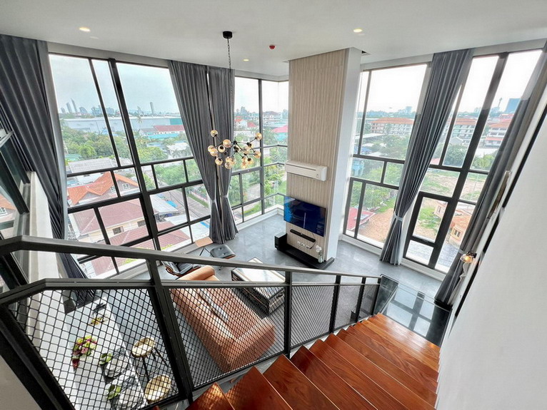 Fabulous Luxury Penthouse suite on The Top Floor For Rent