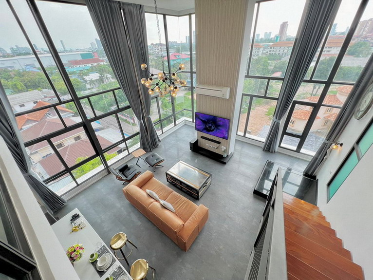 Fabulous Luxury Penthouse suite on The Top Floor For Rent