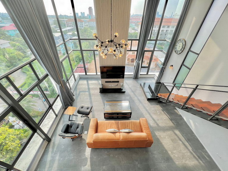 Fabulous Luxury Penthouse suite on The Top Floor For Rent