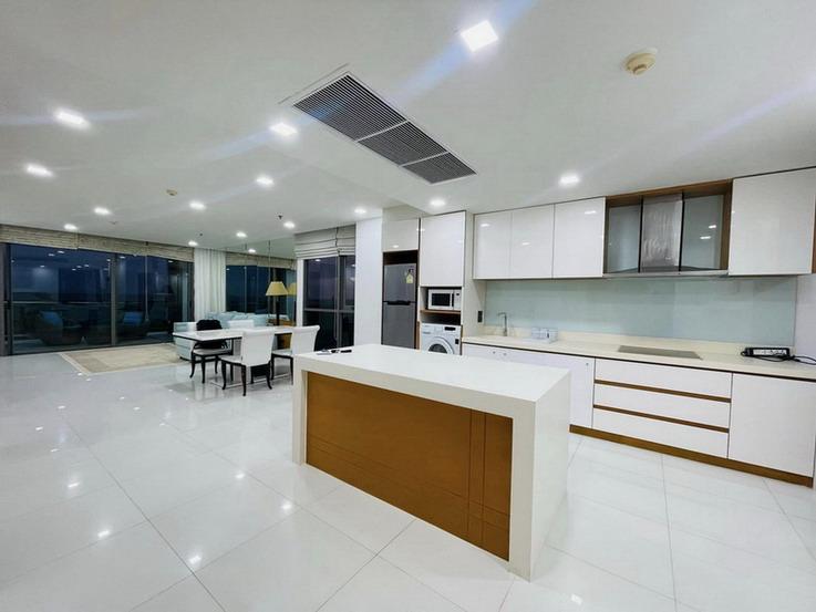 Beachfront 3 Bedrooms Condominium for Rent, Pattaya