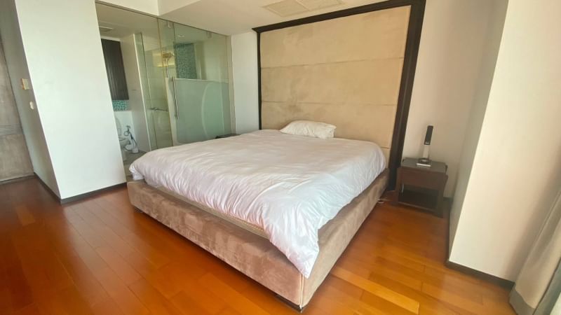 Beachfront 2 Bedrooms Condo for Rent in Pattaya Beach Rd.