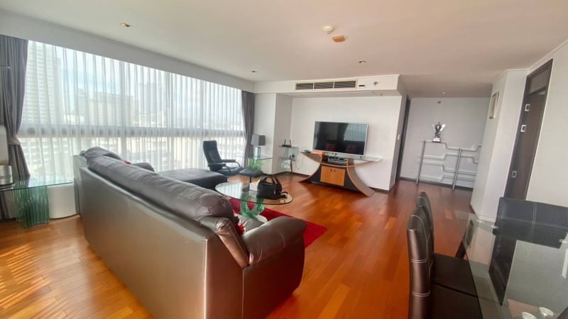 Beachfront 2 Bedrooms Condo for Rent in Pattaya Beach Rd.