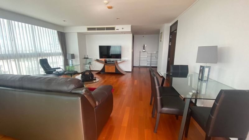 Beachfront 2 Bedrooms Condo for Rent in Pattaya Beach Rd.