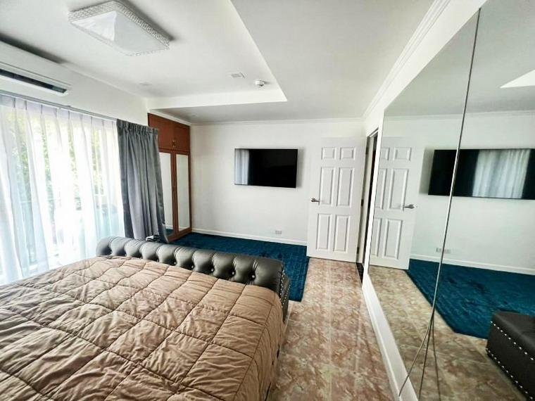 Large One Bedroom Condo for Sale on Pratumnak hill, Pattaya