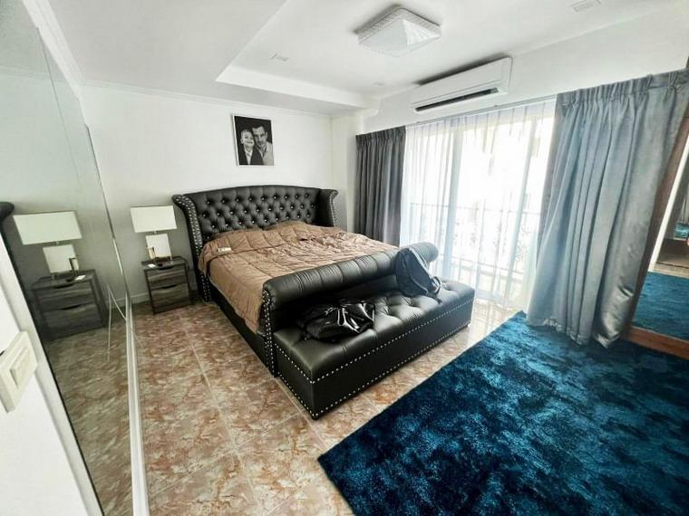 Large One Bedroom Condo for Sale on Pratumnak hill, Pattaya