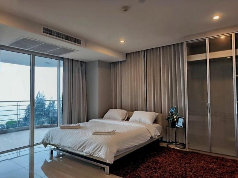 Spacious Sea View condo for Sale or Rent at Na Jomtien