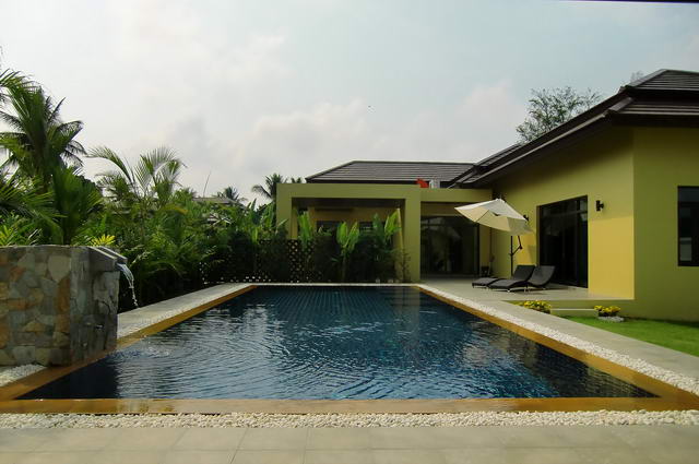 Single House for Sale and Rent in Bang Saray, Sattahip