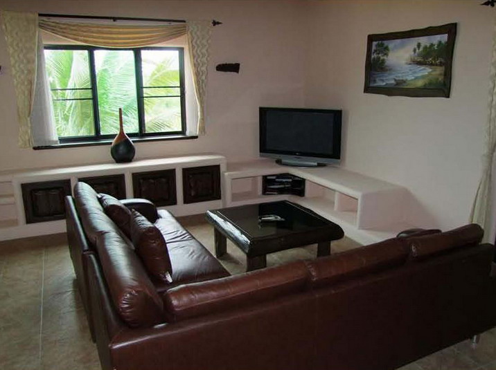 Executive Home Beside Golf Course for Rent