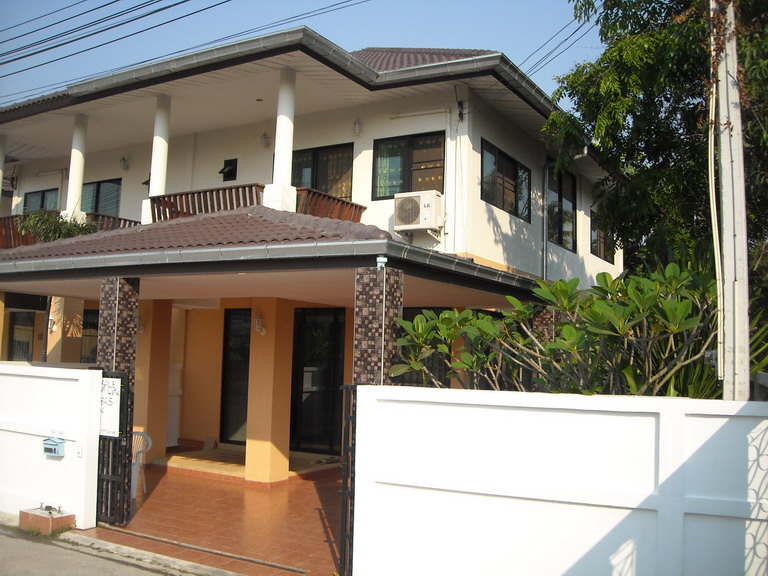 Two Story House for Sale in East Pattaya