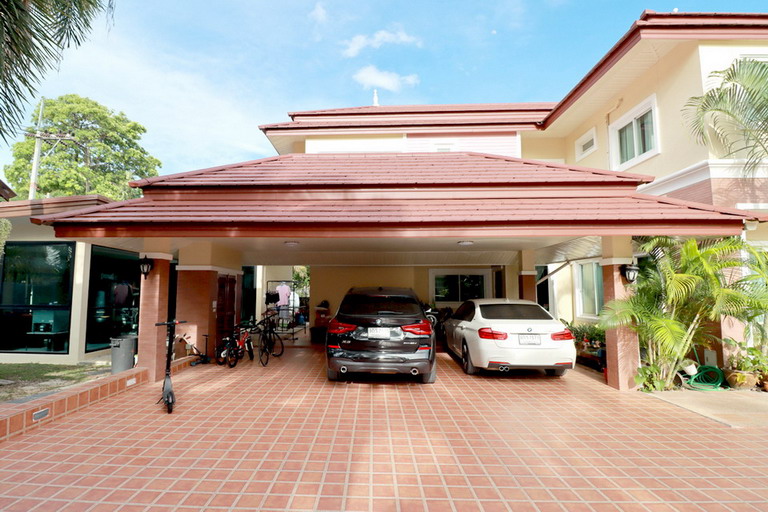 Luxurious 5-Bedroom Platinum Villa in Pong, Pattaya, Chonburi