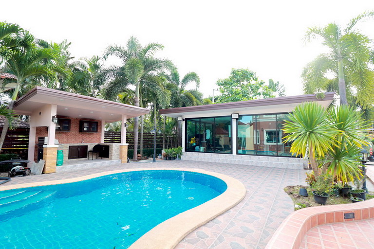 Luxurious 5-Bedroom Platinum Villa in Pong, Pattaya, Chonburi