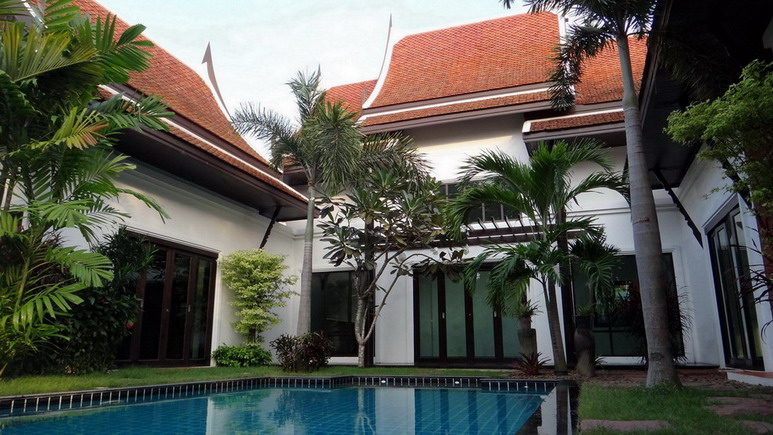 Huge Tropical Garden and Private Pool House for Rent