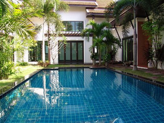 Huge Tropical Garden and Private Pool House for Rent