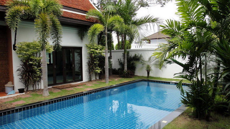 Huge Tropical Garden and Private Pool House for Rent