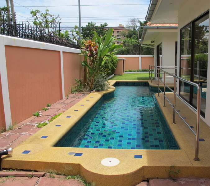 2 Bed House With Private Pool for Rent