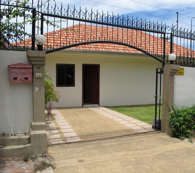 2 Bed House With Private Pool for Rent