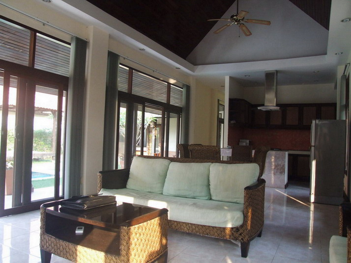 4 Bedroom House with Pool for Rent in Mabprachan Reservoir, Pattaya, Chonburi.