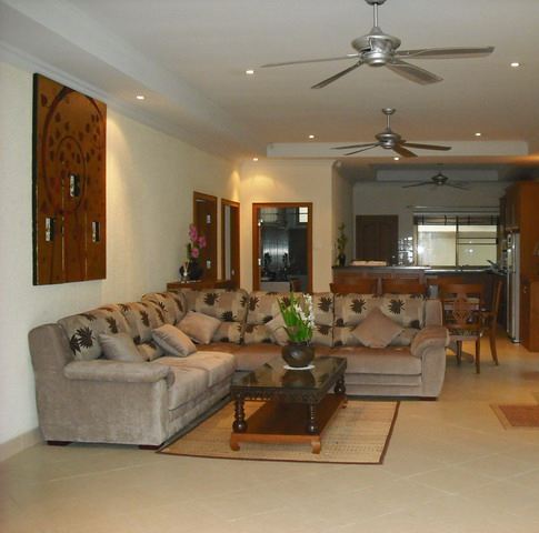 4 Bedrooms Jomtien House With Private Pool for Rent