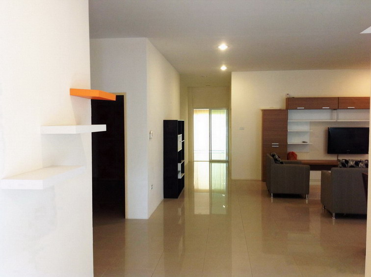 Big Land and House For Rent in East Pattaya