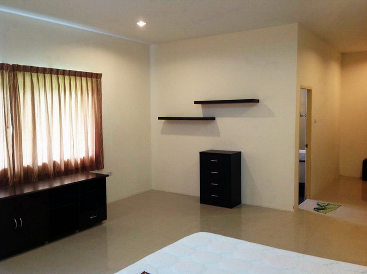 Big Land and House For Rent in East Pattaya