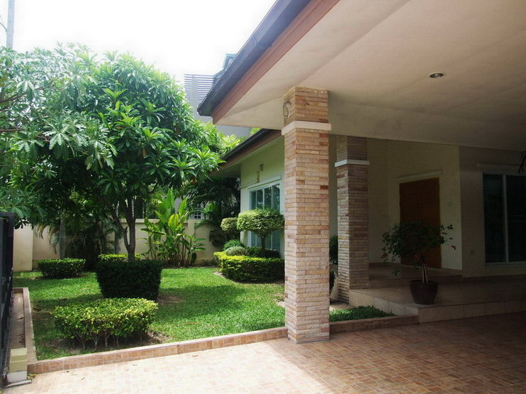 Big Land and House For Rent in East Pattaya