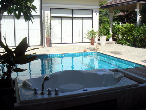 Lovely House 5 Bedrooms for Rent, East Pattaya