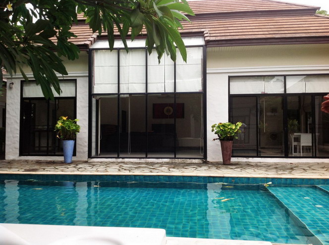 Lovely House 5 Bedrooms for Rent, East Pattaya