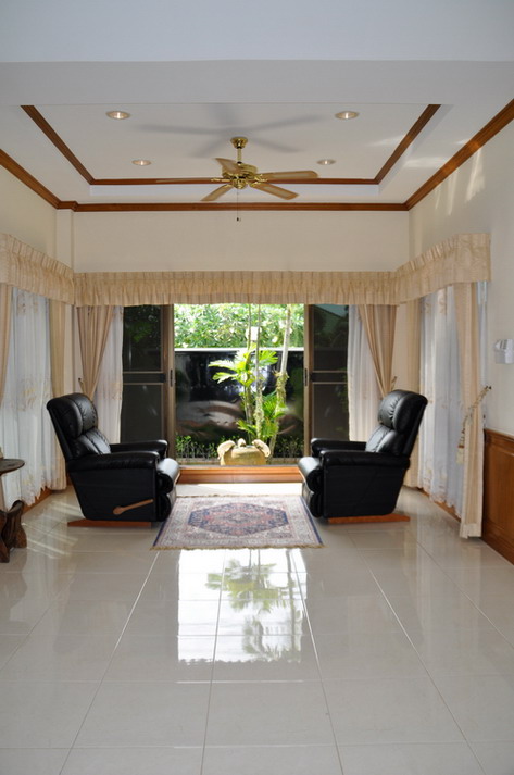 Luxury House For Sale and Rent in East Pattaya