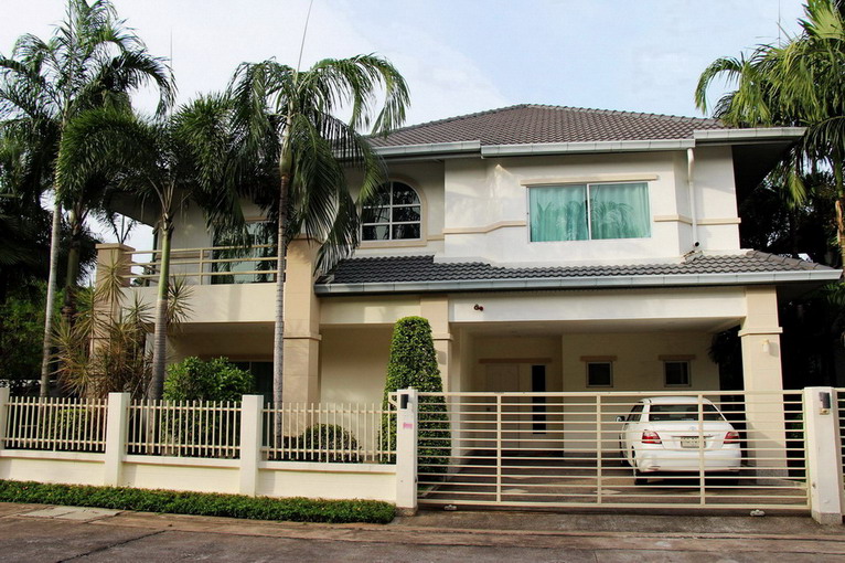 The Beautiful Modern Pool-Villa for Sale in East Pattaya