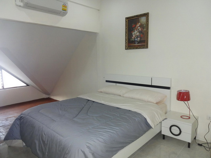 4 Bedrooms Pratumnak Hill House for Rent