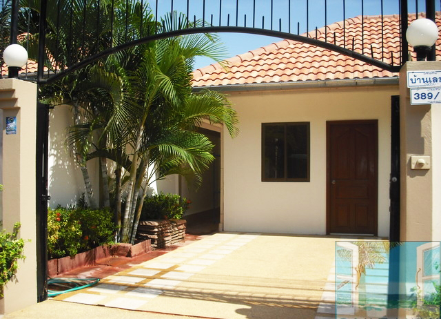 House With Private Pool for Rent