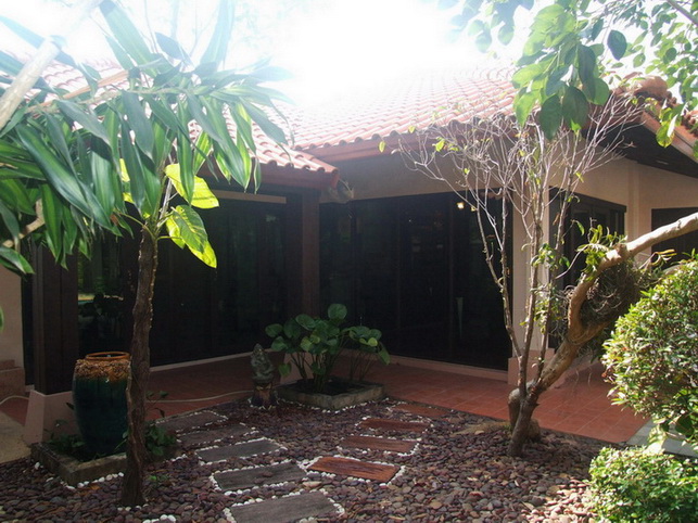 Nicely One Storey House Bali Style for Sale and Rent