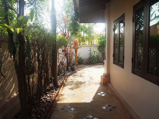 Nicely One Storey House Bali Style for Sale and Rent