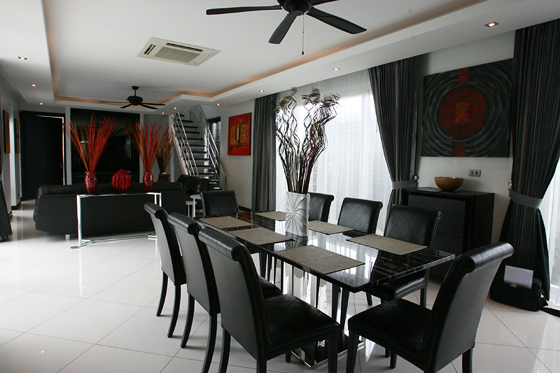 Modern House 4 Bedrooms For Rent in Jomtien