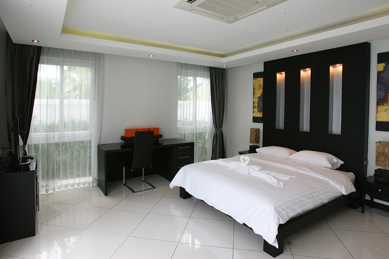 Modern House 4 Bedrooms For Rent in Jomtien