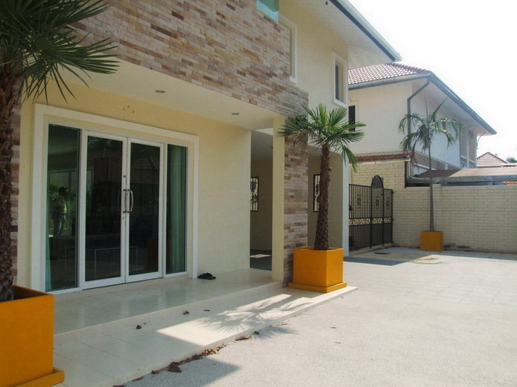 New 2 Storey House for Rent in Jomtien