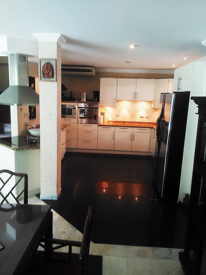 4 Bedrooms Pool Villa for Rent in South Pattaya