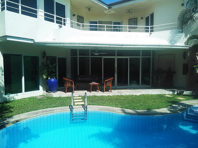 4 Bedrooms Pool Villa for Rent in South Pattaya