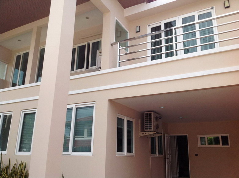 Big house 4+1 Bedrooms for Rent in East Pattaya